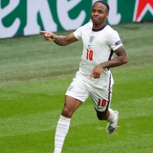 Sterling: “È stata una prestazione eccezionale. Dopo la festa, pensiamo all’Italia”