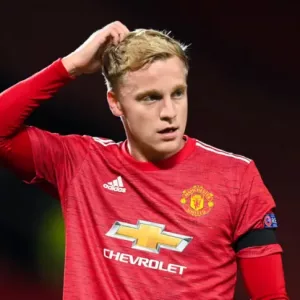 Manchester United, Van de Beek: “Solskjaer mi ha chiesto di rimanere”