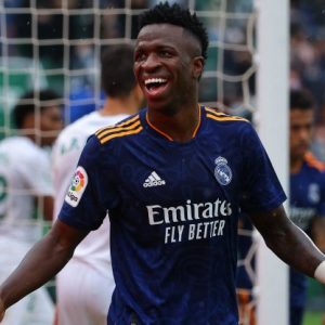 Real Madrid in vetta, Vinícius stende l’Elche 2-1