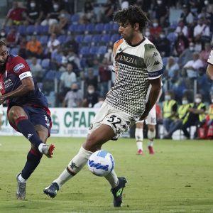 Cagliari beffato nel finale; finisce 1-1 con il Venezia