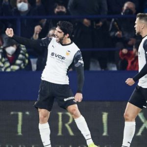 Il Valencia cala il poker in casa del Levante, finisce 4-3