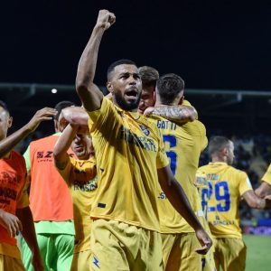 Il Frosinone risponde presente alla corsa playoff, ottima vittoria contro la Reggina