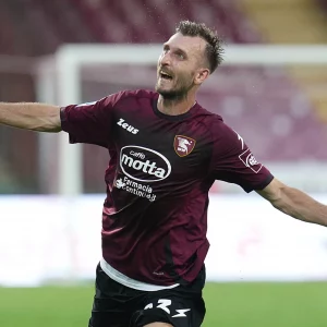 Salernitana, Gyömbér verso lo Shabab Al-Ahli Dubai