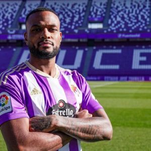 Ufficiale: Cyle Larin è il nuovo centravanti del Valladolid