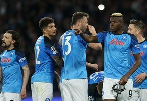 Champions League, Napoli tris al Francoforte ed è ai quarti di finale