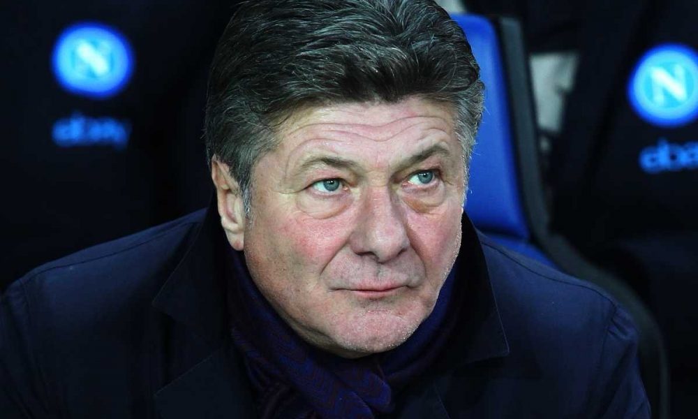 Walter Mazzarri vicino alla panchina dell’Esteghlal