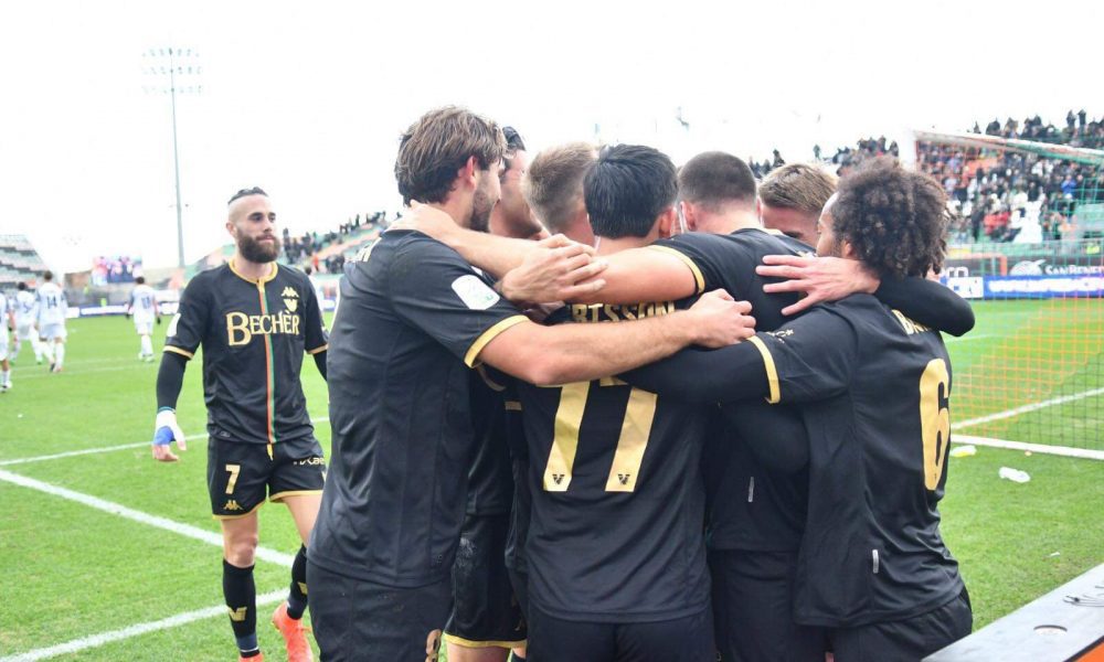 Serie B, il Venezia vince 3-1 in casa contro l’Ascoli