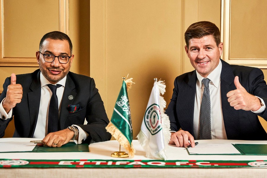 Ufficiale: Steven Gerrard rinnova con l’Al Ettifaq