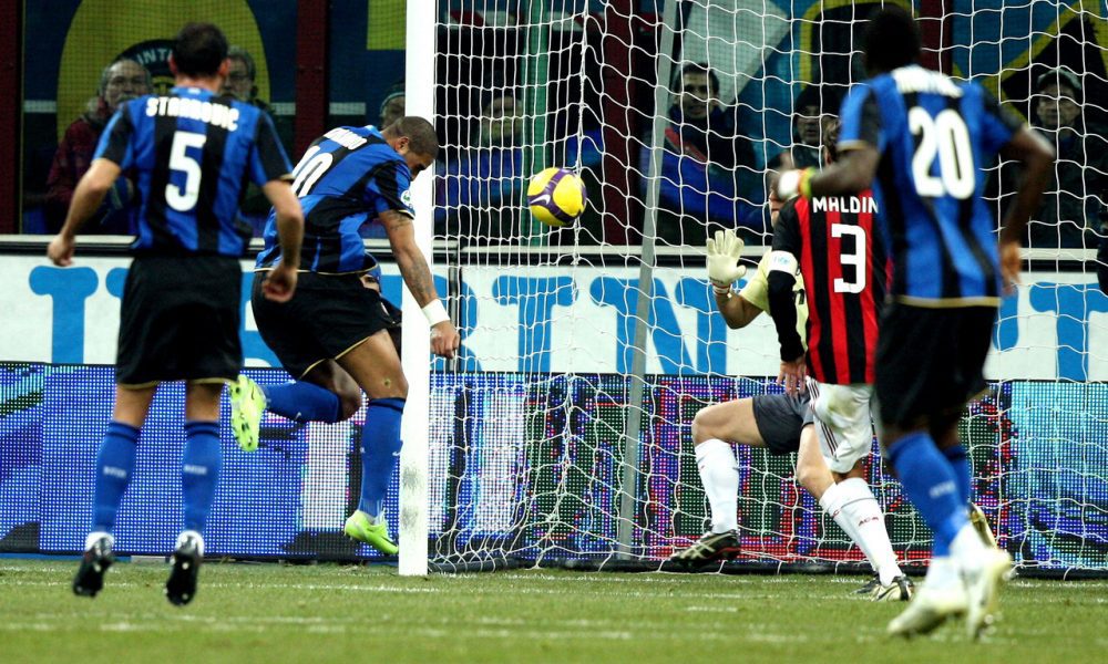 15 febbraio 2009: a San Siro Adriano va in gol nel derby milanese