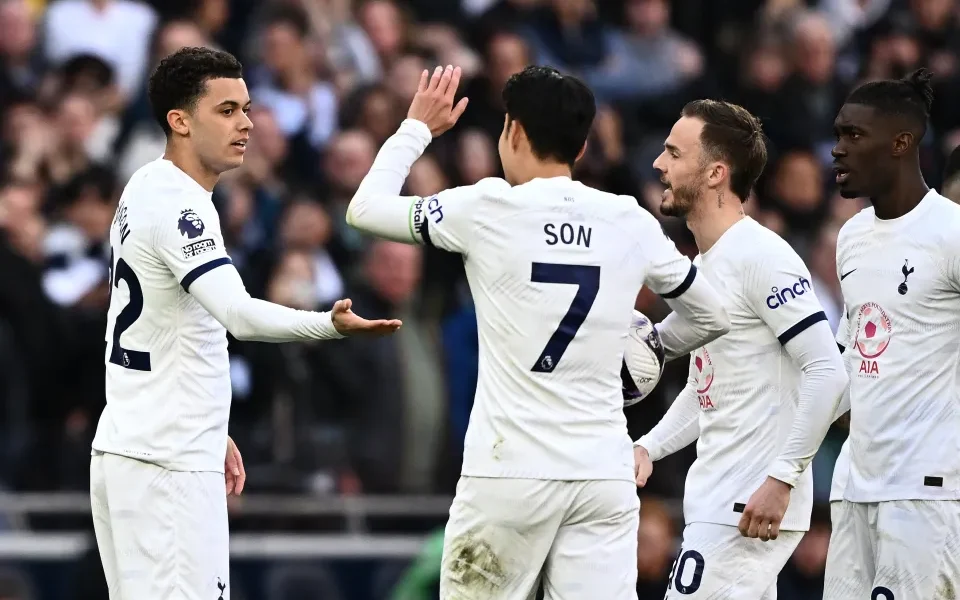 Son evita al Tottenham una figuraccia contro il Luton