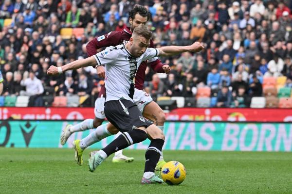 L’Udinese in dieci pareggia 1-1 contro la Salernitana