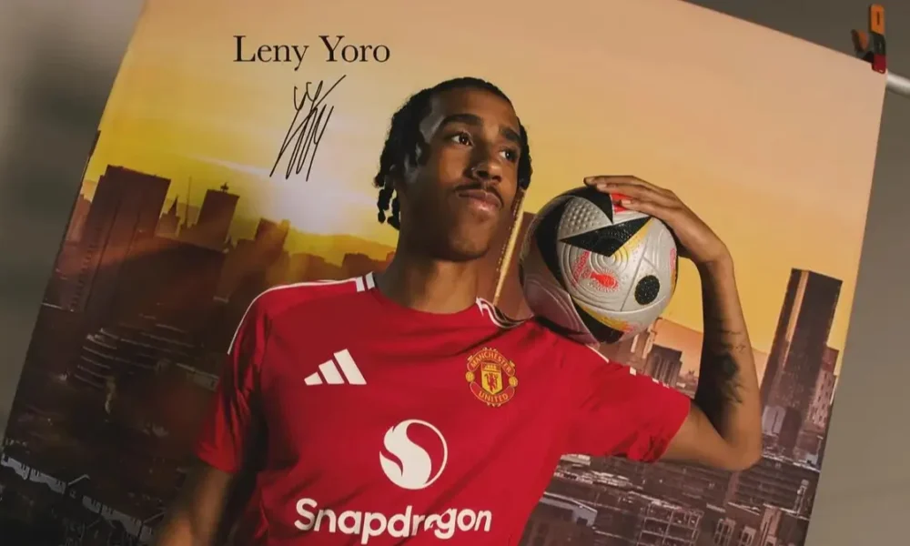 Ufficiale: Leny Yoro è un nuovo giocatore del Manchester United