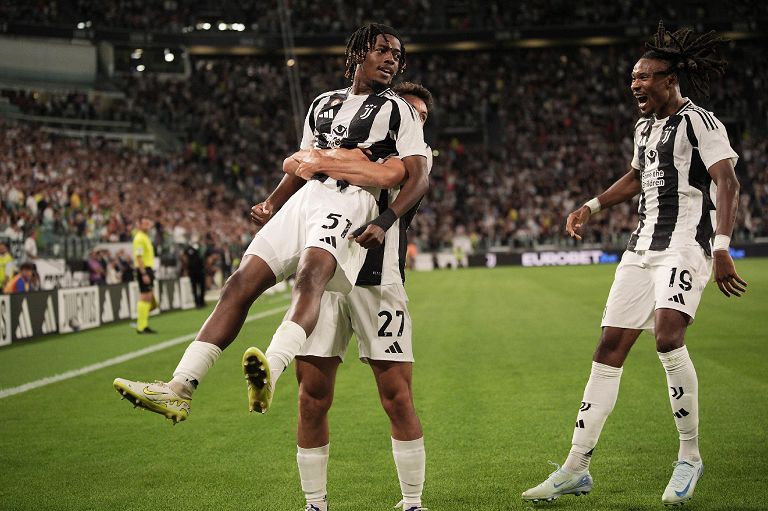 La Juventus strapazza il Como all’esordio in campionato