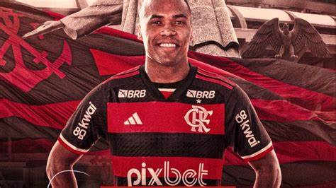 Il Flamengo ufficializza l’arrivo di Alex Sandro