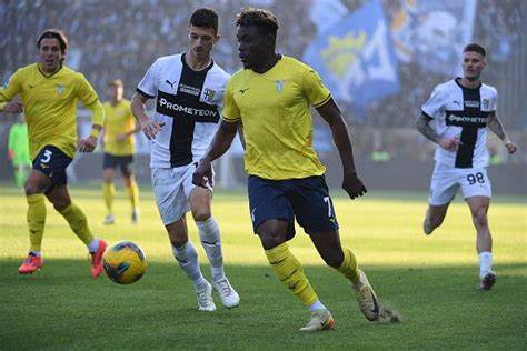 La Lazio cade 3-1 a Parma. Ritrova la rete Man