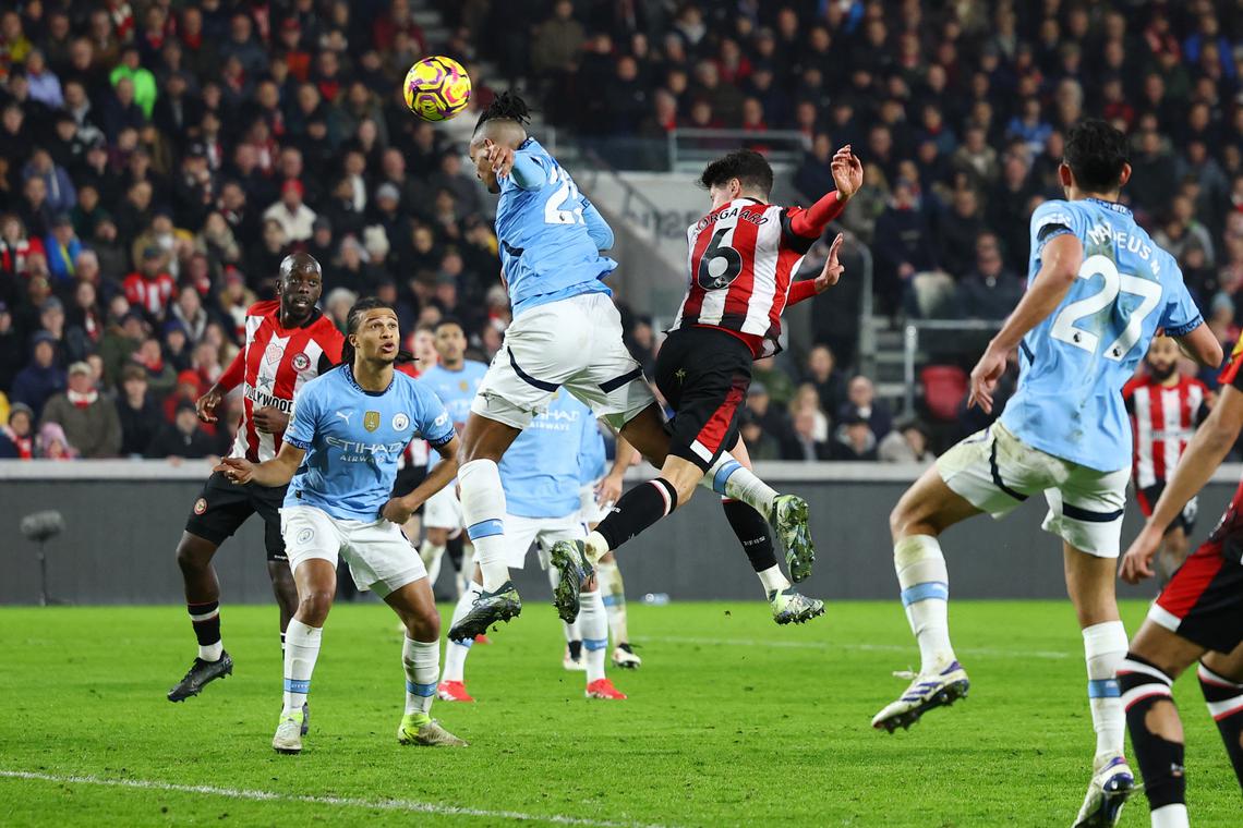 Il Manchester City rimontato dal Brentford, finisce 2-2